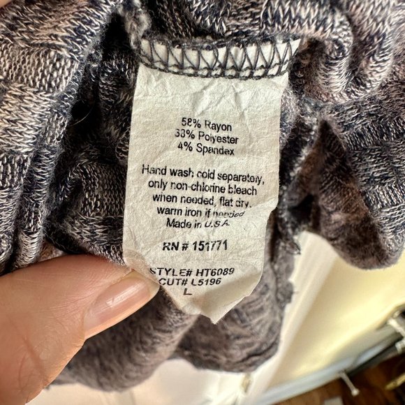 Gradie Split Back Knit Top Size L - Picture 8 of 8